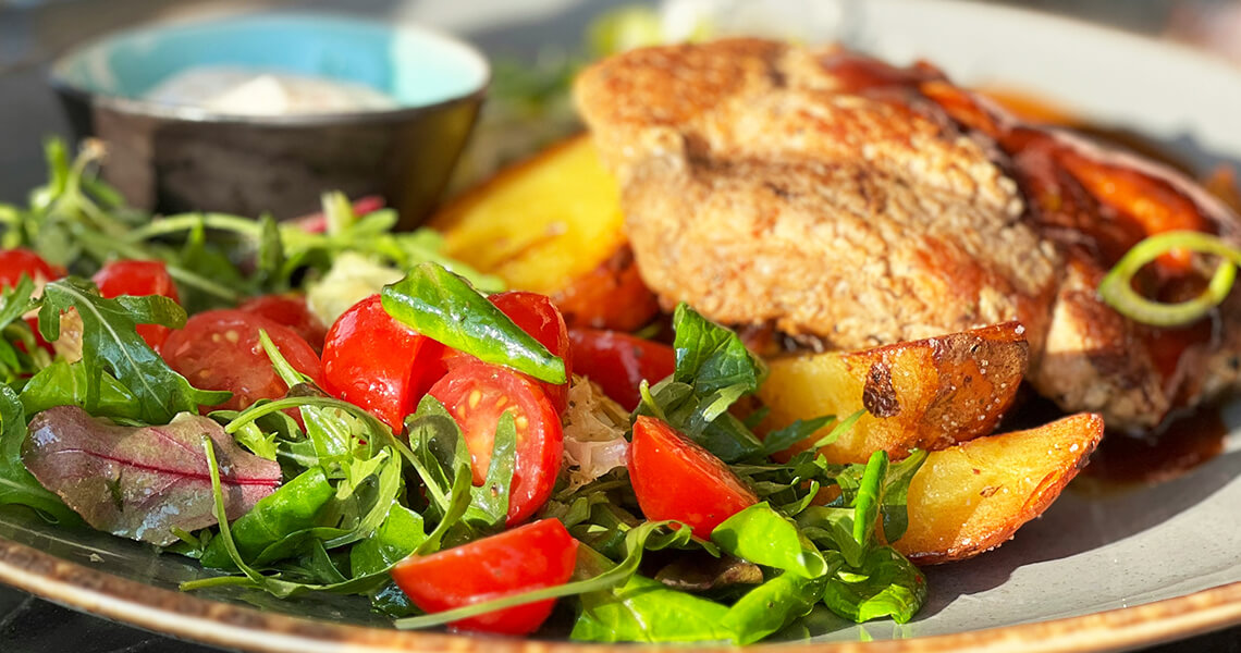 Restauracja w Mszanie Dolnej - tradycyjny schabowy z ziemniakami w Sting Bistro & Catering